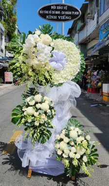  Kệ Hoa Chia Buồn 3 Tầng Kính Viếng Sang Trọng | Hoa Tươi Angel