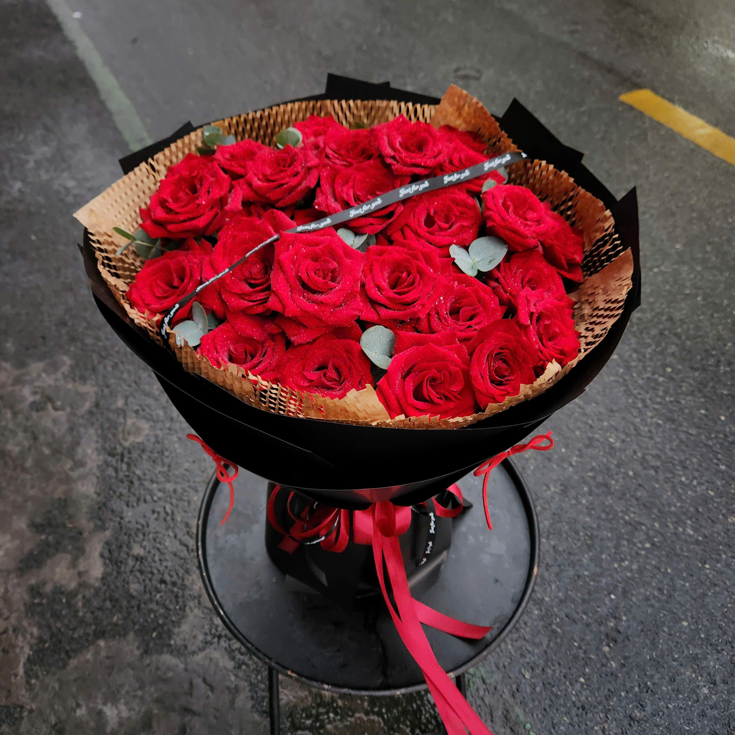 B&oacute; hoa hồng đỏ say m&ecirc; 