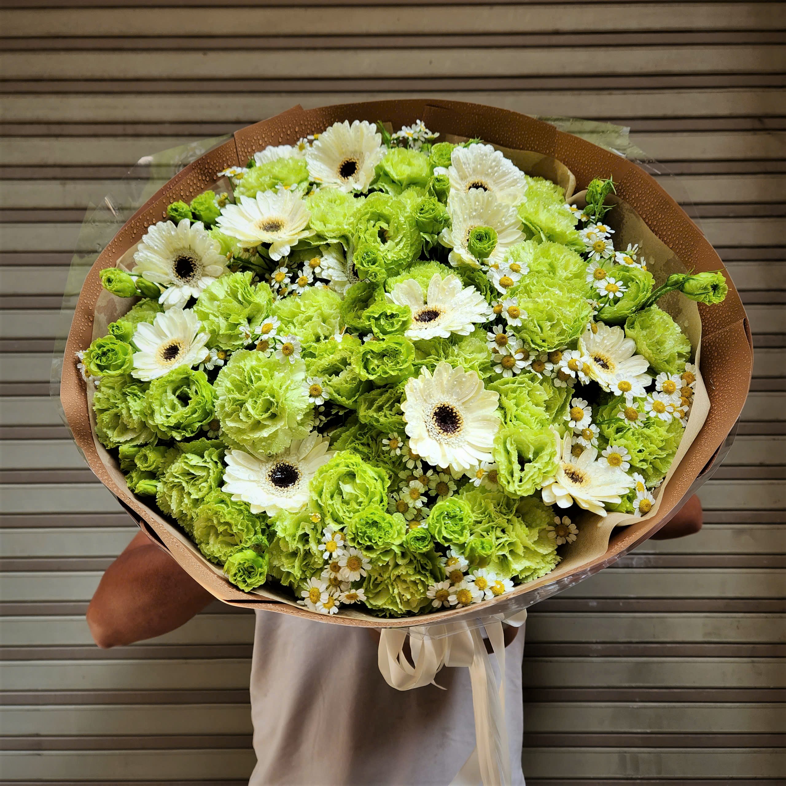 B&oacute; Hoa C&aacute;t Tường Xanh Trắng