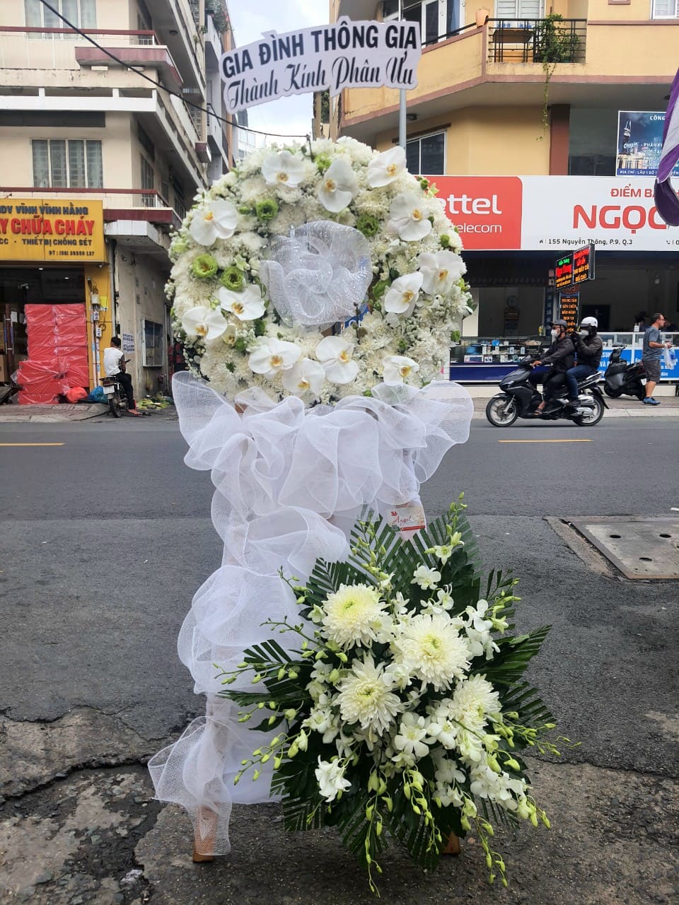 bó hoa hồng kem tặng sinh nhật đơn giản 