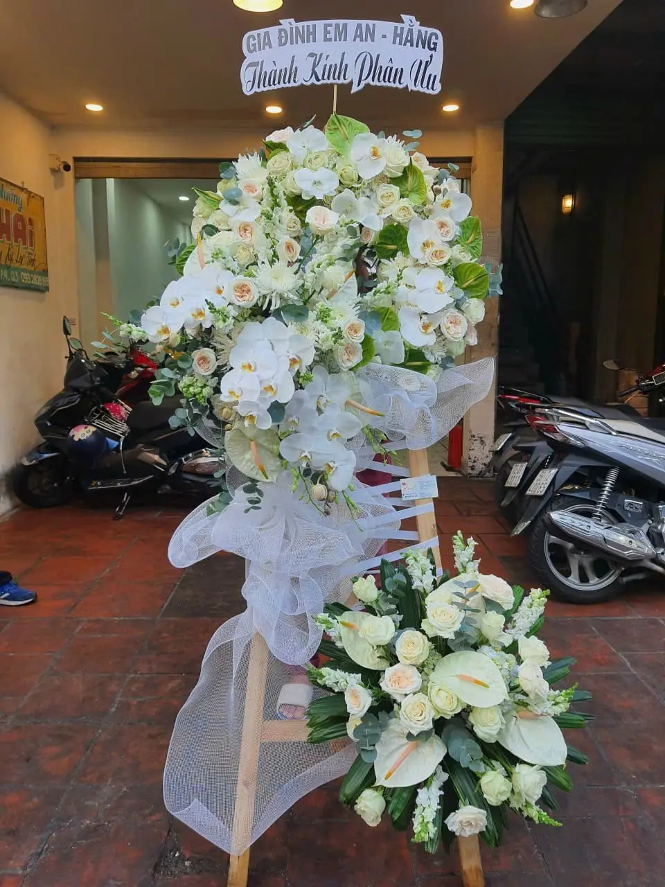 Vòng Hoa Đám Tang Gần Đây