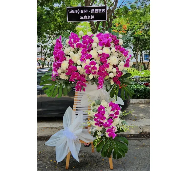 Kệ Hoa Chia Buồn Tone T&iacute;m 
