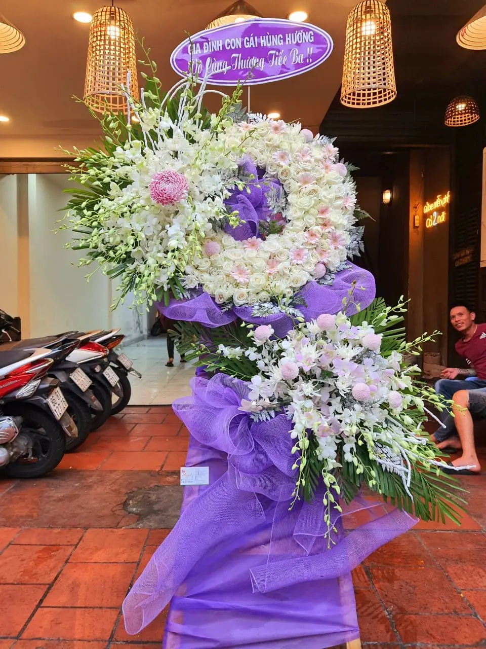 Kệ Hoa Chia Buồn