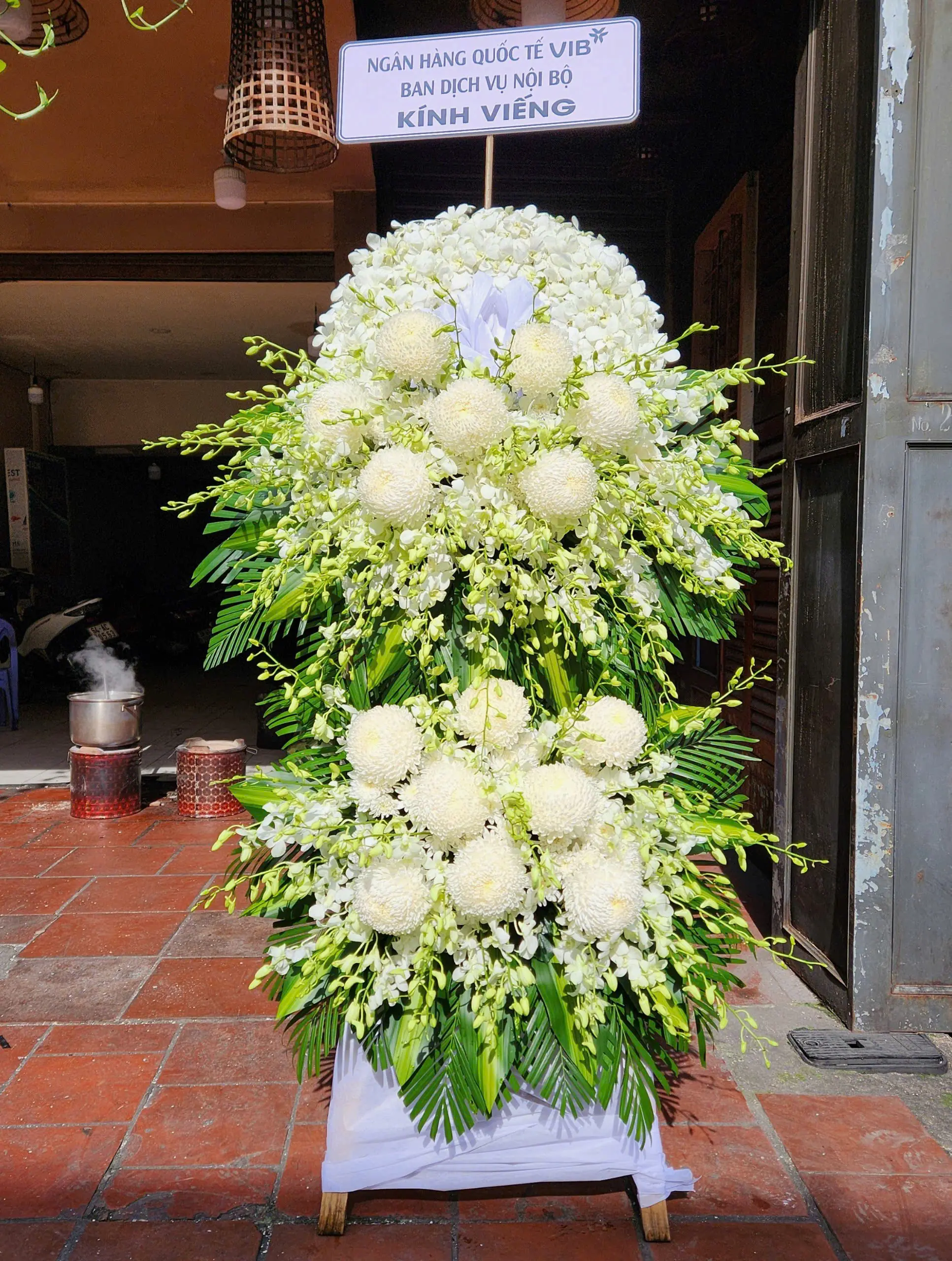 v&ograve;ng hoa chia buồn