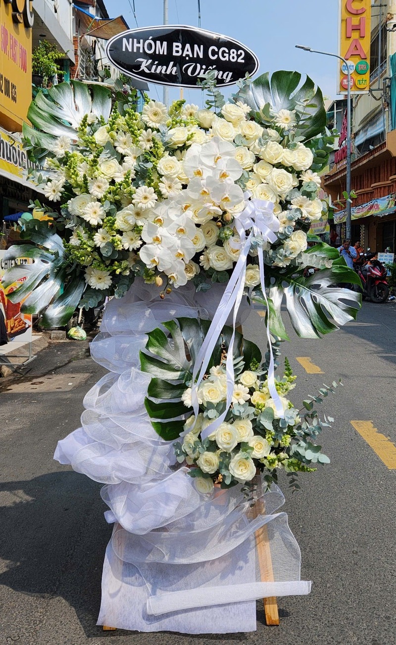 Kệ Hoa Chia Buồn 