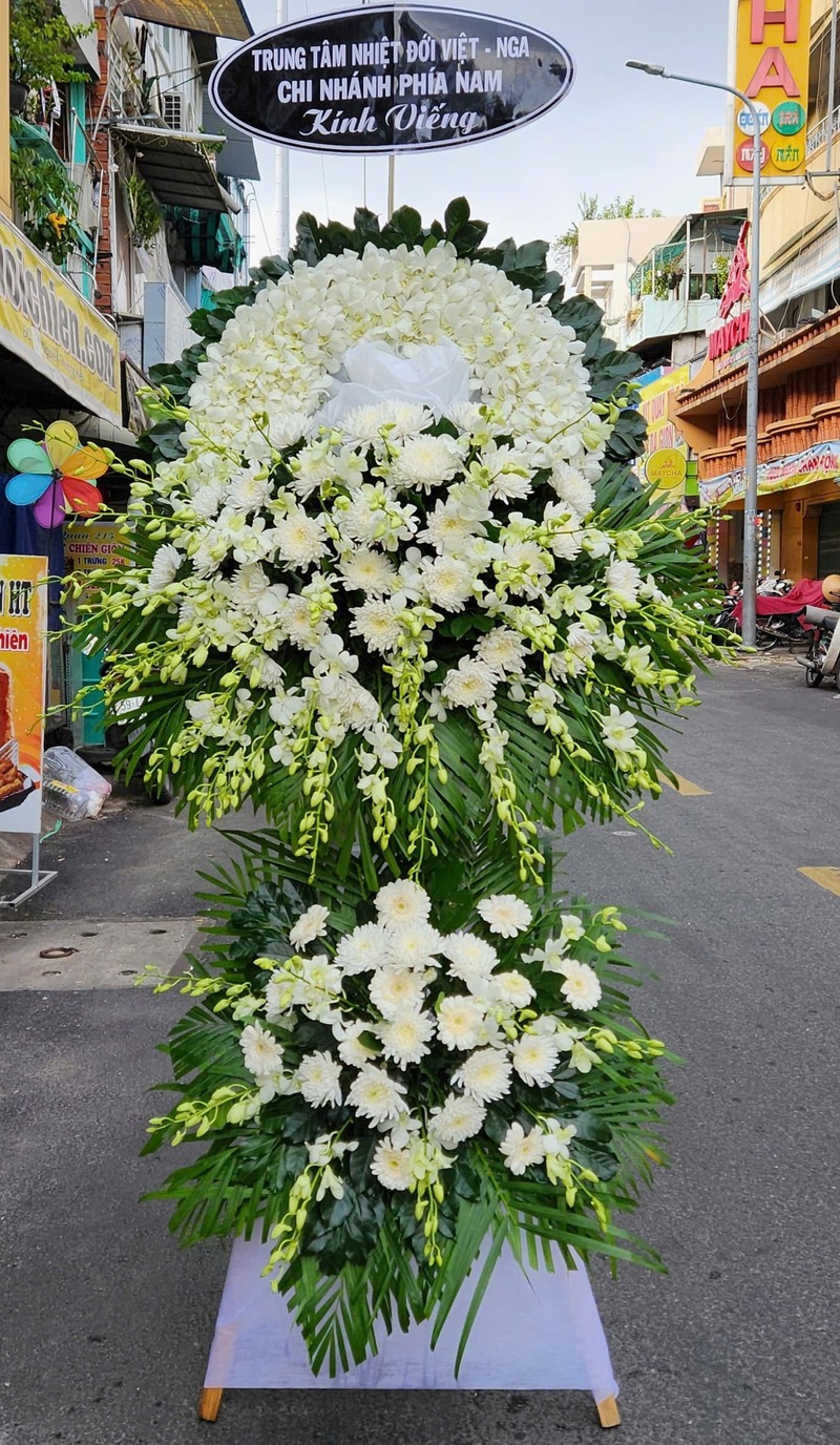 Kệ Hoa Chia Buồn 