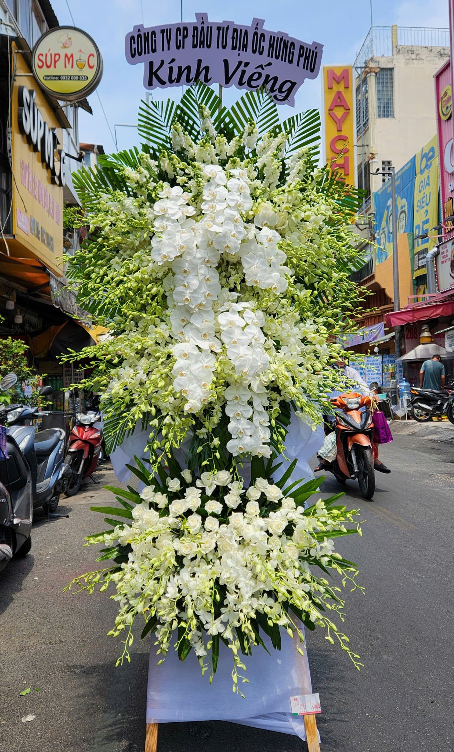 V&ograve;ng hoa chia buồn Quận 3
