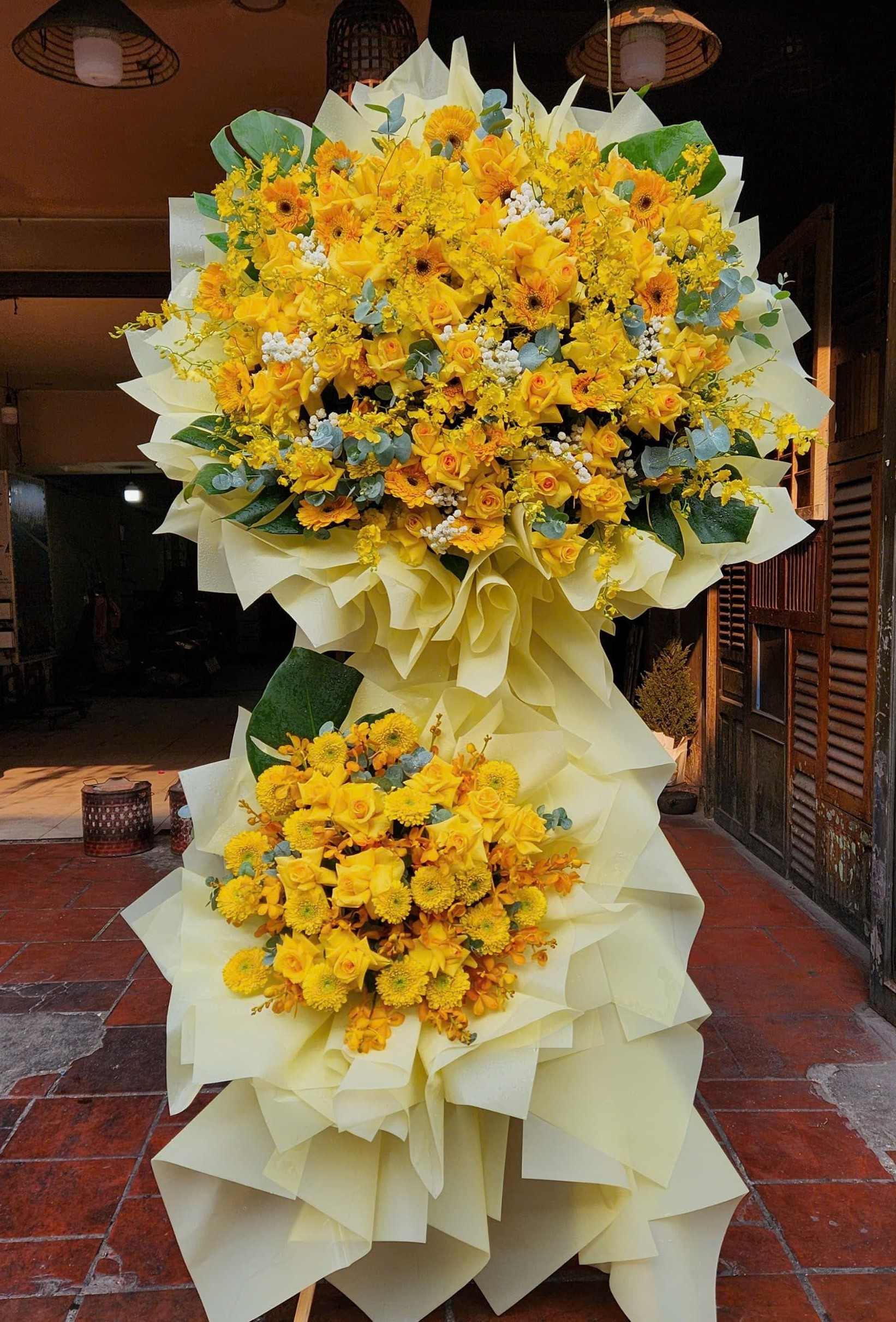 Kệ Hoa Khai Trương M&agrave;u V&agrave;ng T&agrave;i Lộc