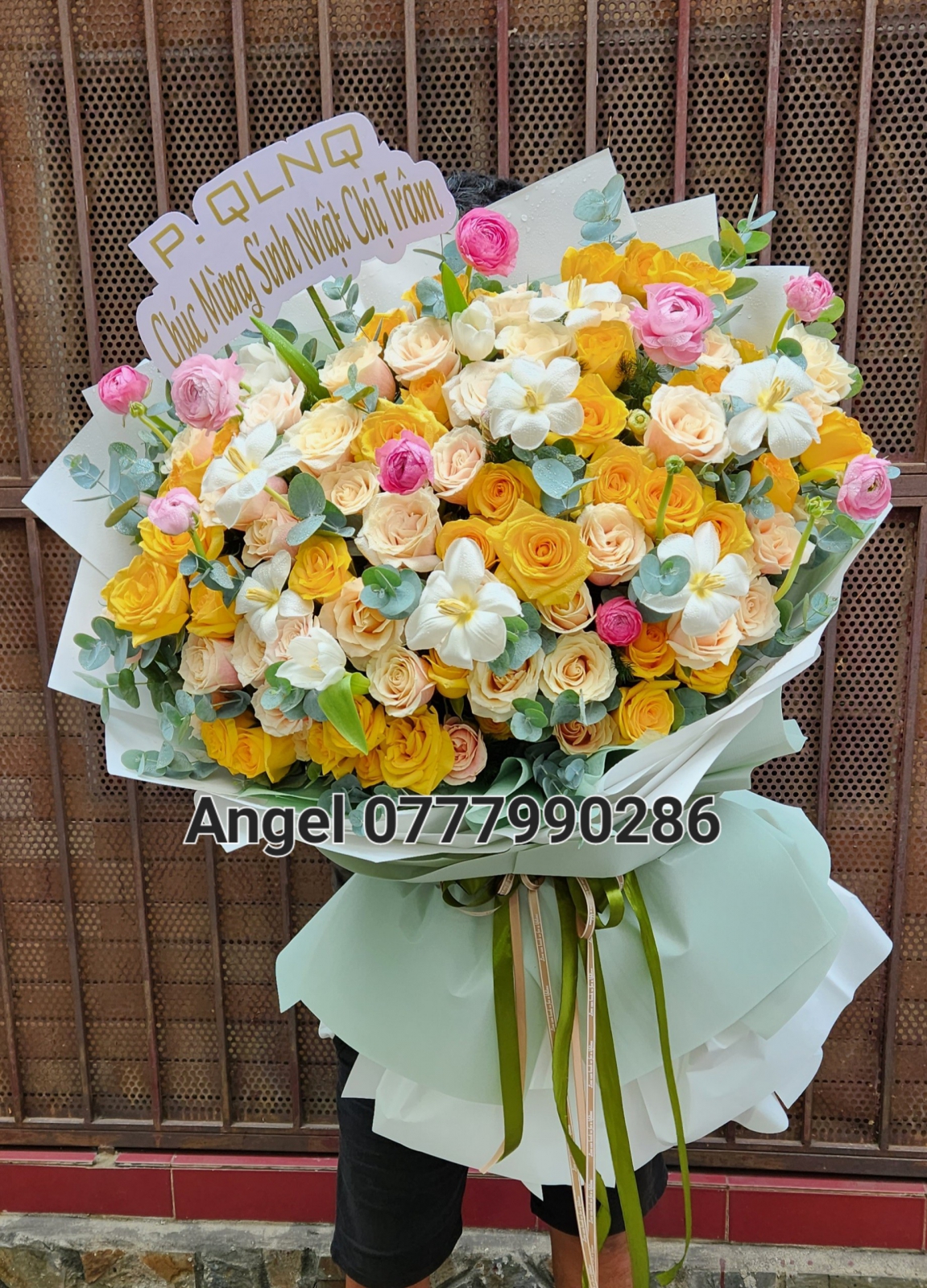 BÓ HOA BABY TRẮNG - RUNG ĐỘNG BAN ĐẦU