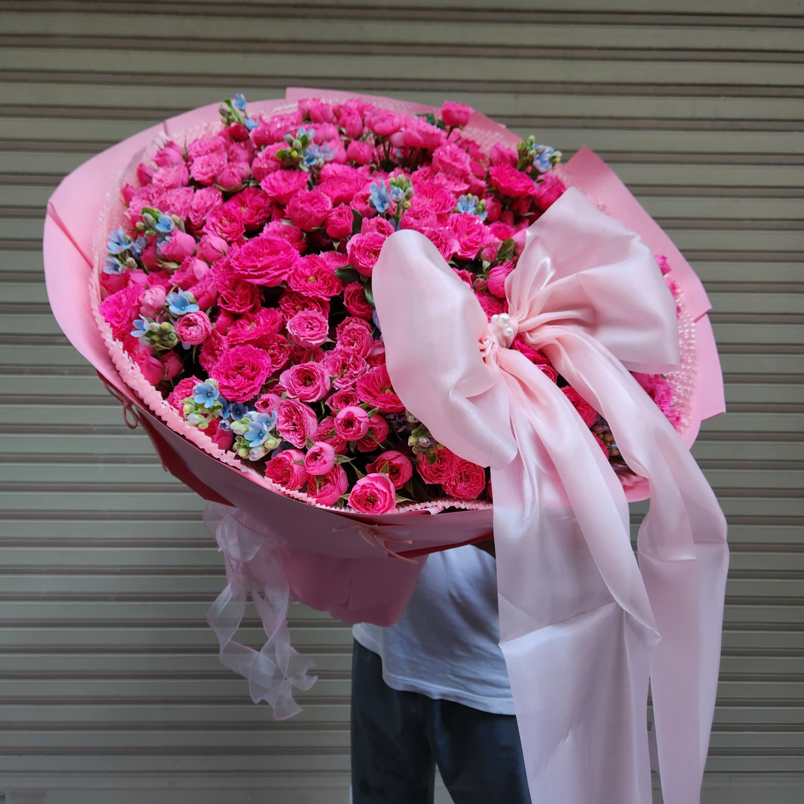 Bó hoa cúc mẫu đơn xanh dương xinh tươi 
