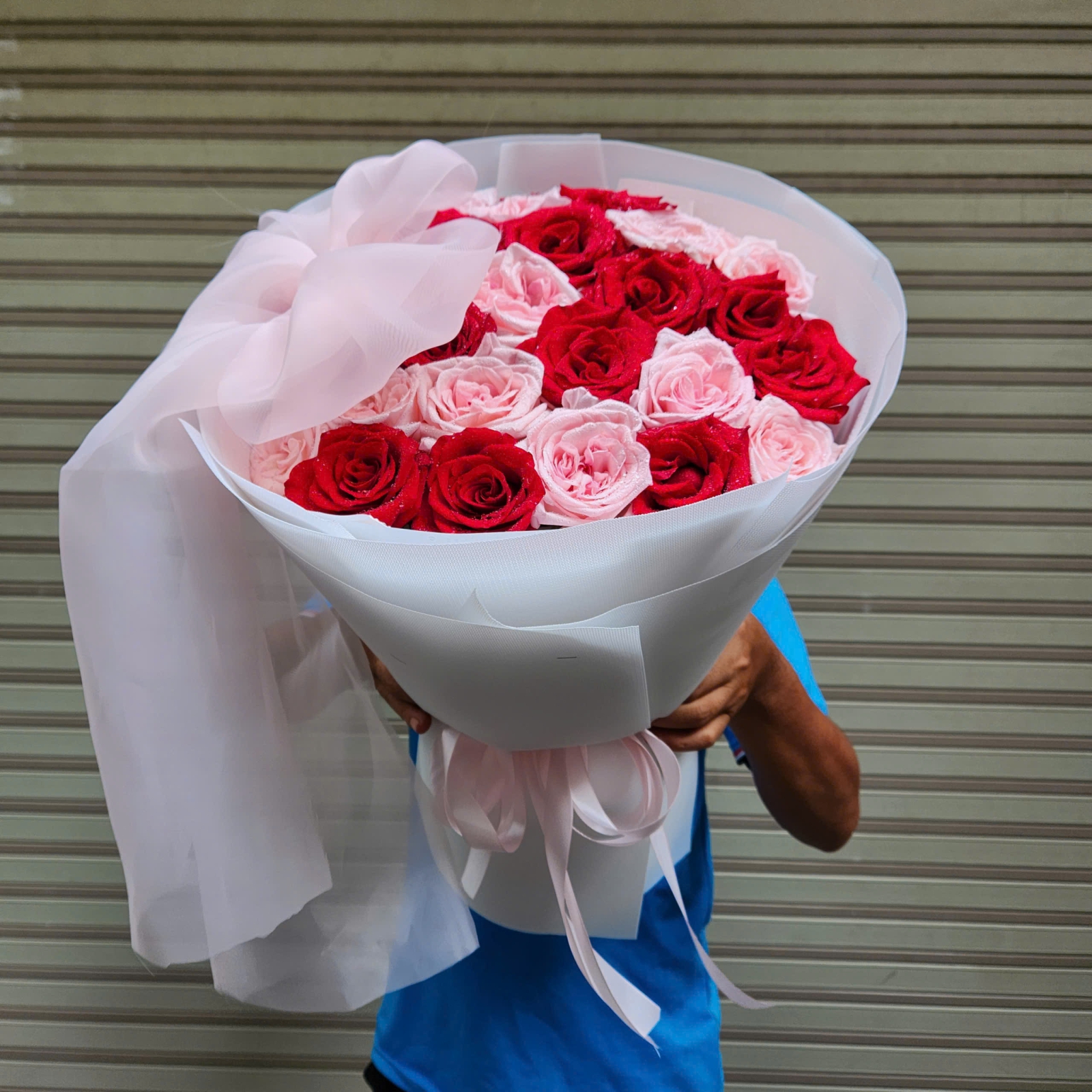 Bó Hoa Hồng Đỏ Tặng Người Yêu – Biểu Tượng Tình Yêu Vĩnh Cửu