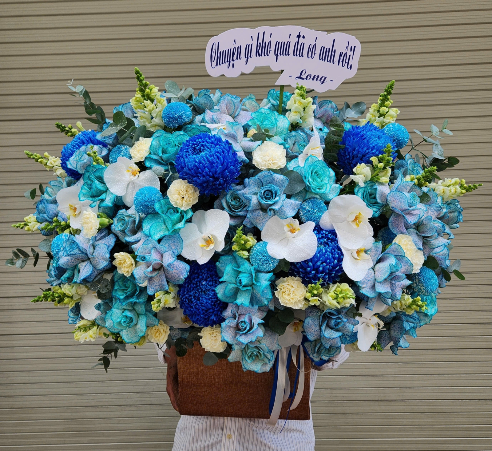 Giỏ Hoa Tone Xanh Dương Cao Cấp TP.HCM – Hoa Tươi Angel