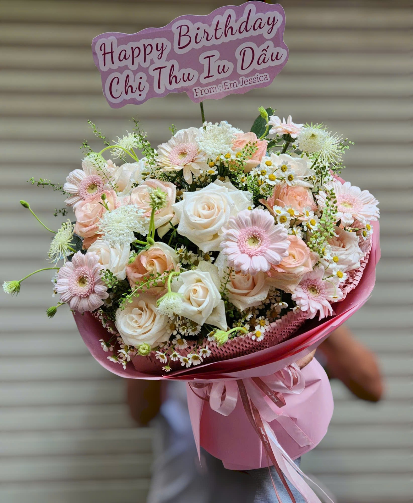 b&oacute; hoa sinh nhật hồng nhạt cho nữ