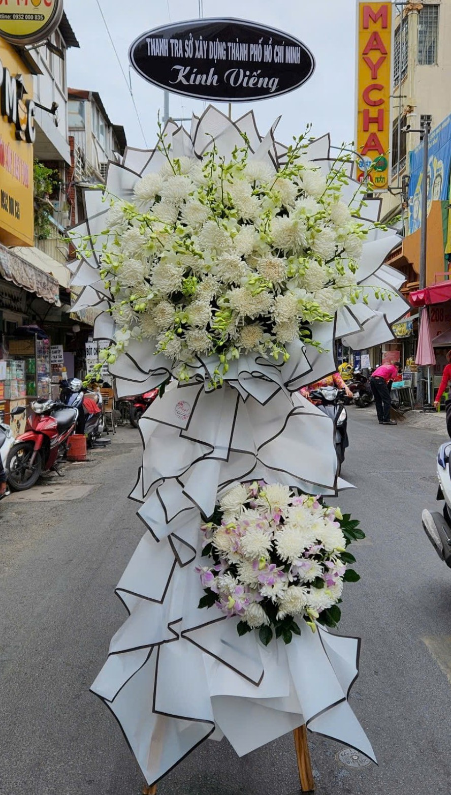 Bó Hoa Cát Tường Xanh Trắng - Món Quà Chúc Mừng Sinh Nhật Sang Trọng
