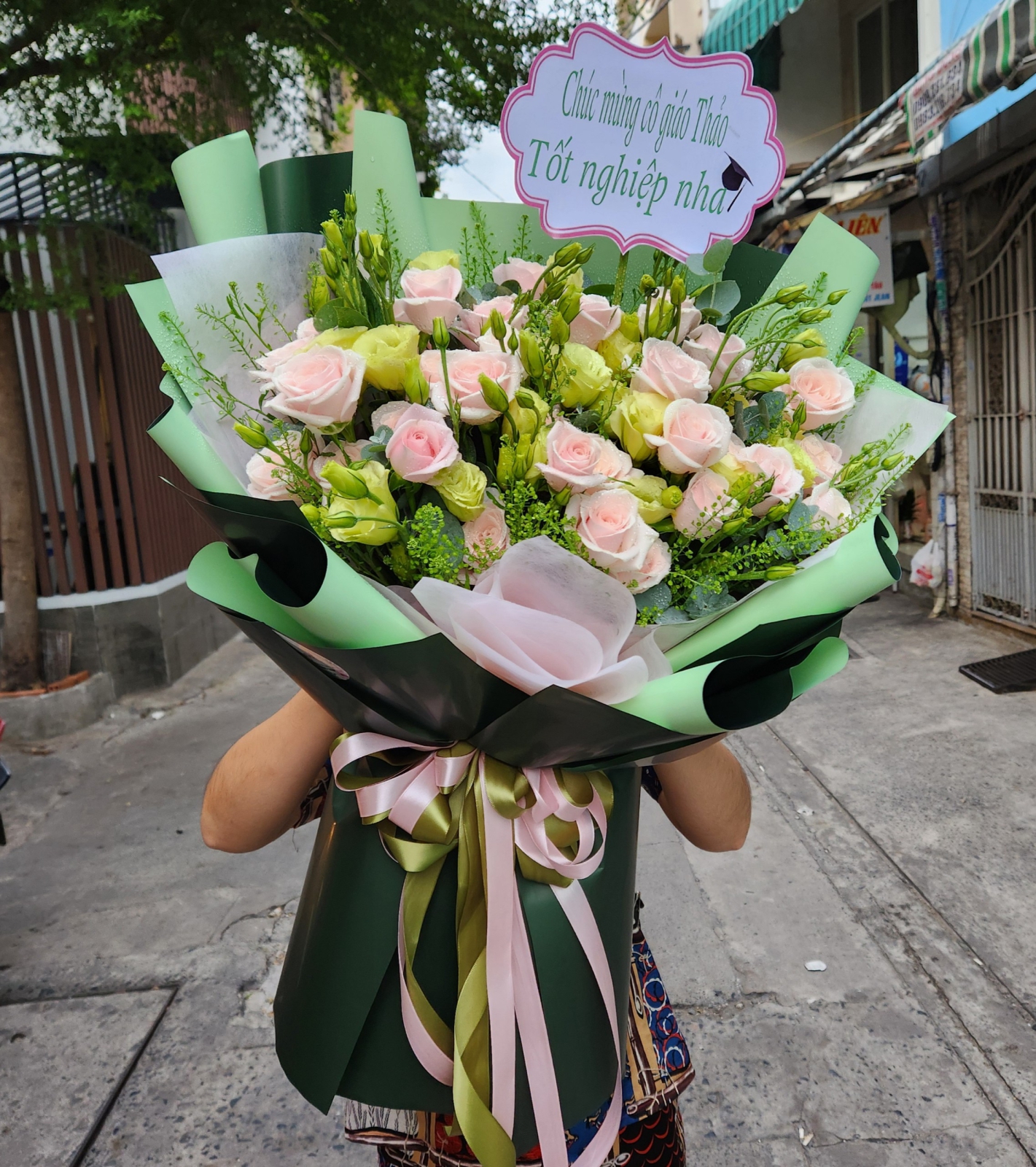 bó hoa  dài tặng hội nghị