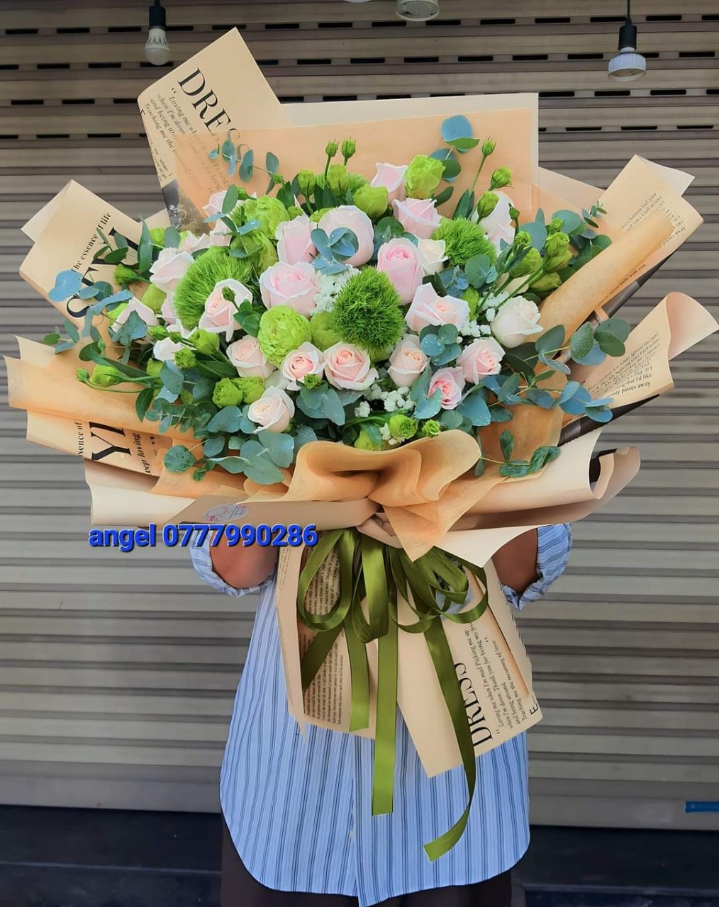 bó hoa hồng kem tặng sinh nhật đơn giản 