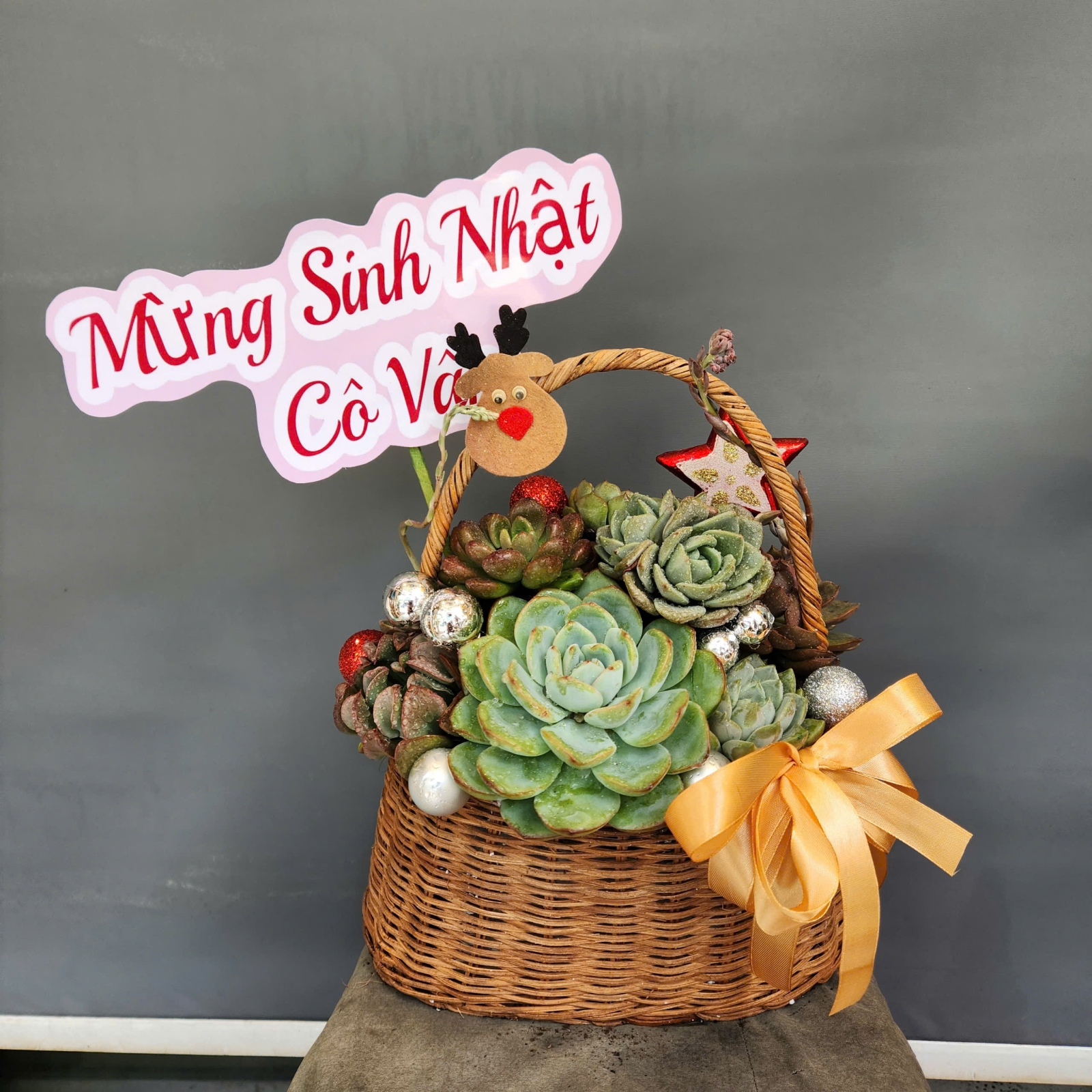 Giỏ Hoa Sen Đá 