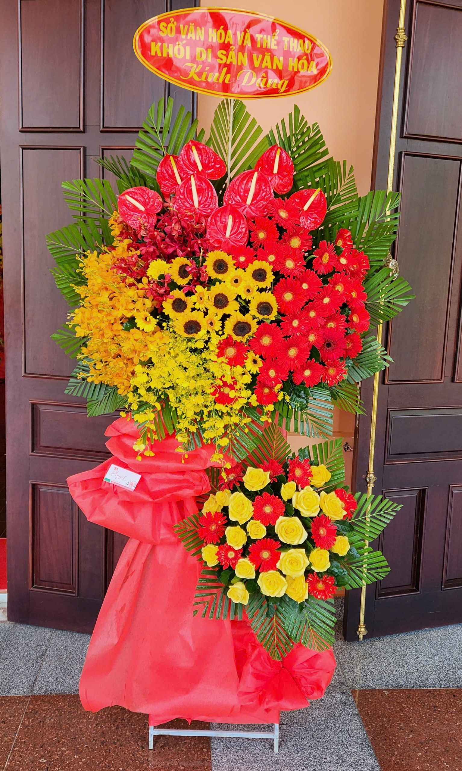 Lẵng Hoa Ch&uacute;c Mừng Đại Hội