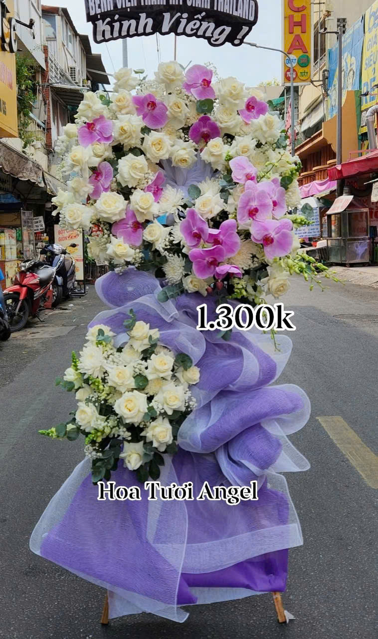 V&ograve;ng hoa viếng đ&aacute;m tang
