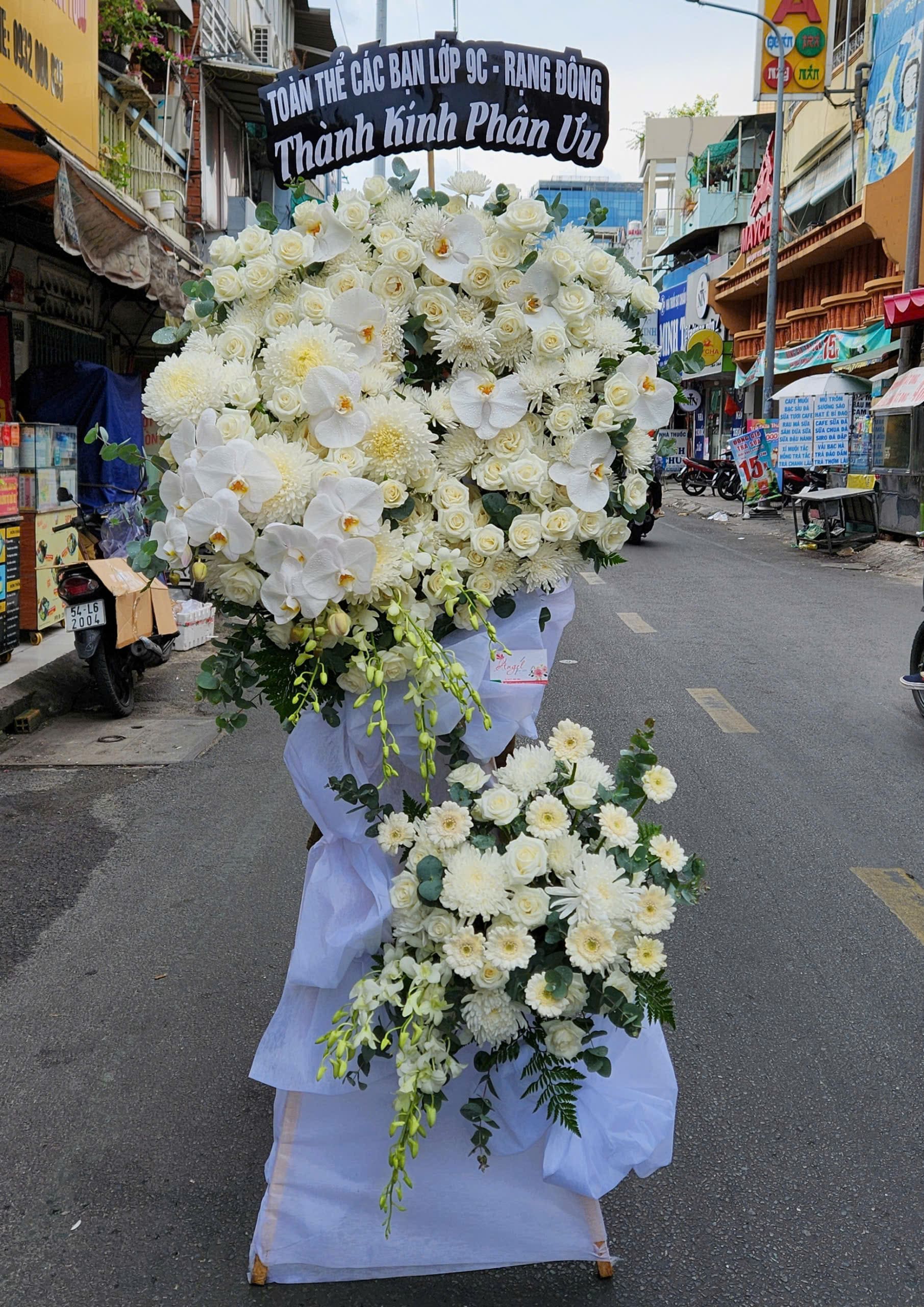 V&ograve;ng Hoa Chia Buồn