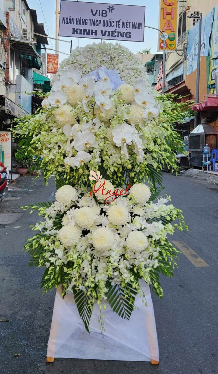 Kệ Hoa Chia Buồn Sang Trọng TP.HCM | Hoa Lan Trắng Cao Cấp 