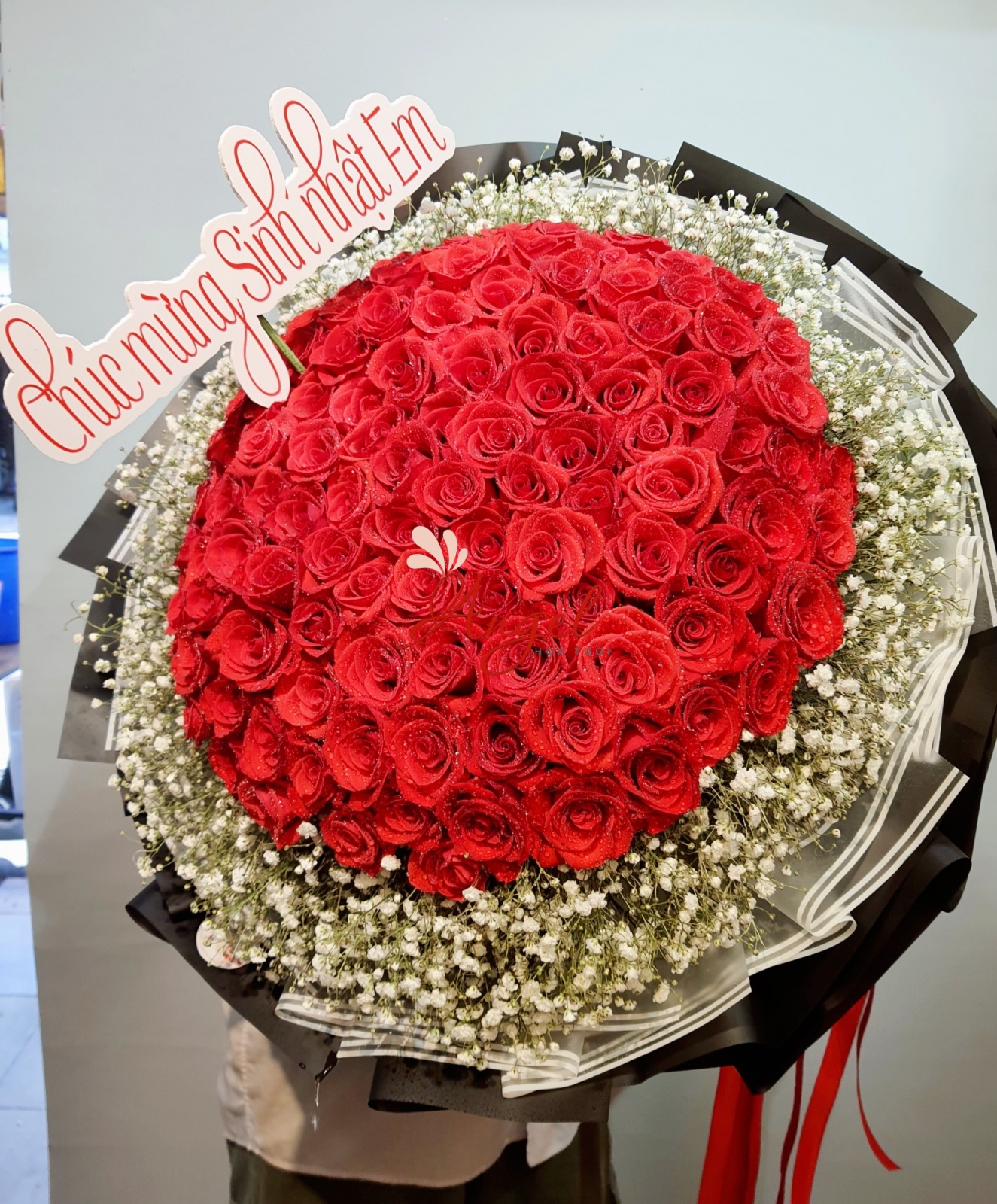 Hoa Hồng Đỏ 99 Bông - Biểu Tượng Của Tình Yêu Vĩnh Cửu