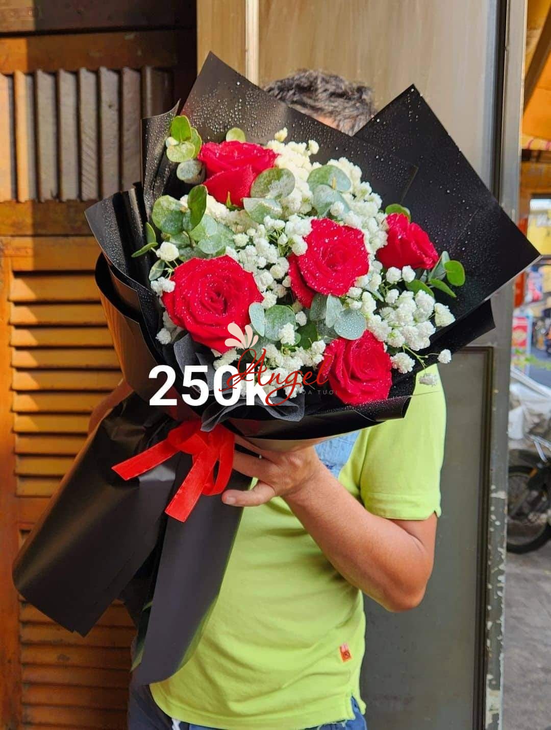BÓ HOA HỒNG ĐỎ 5 BÔNG GIẤY ĐEN 