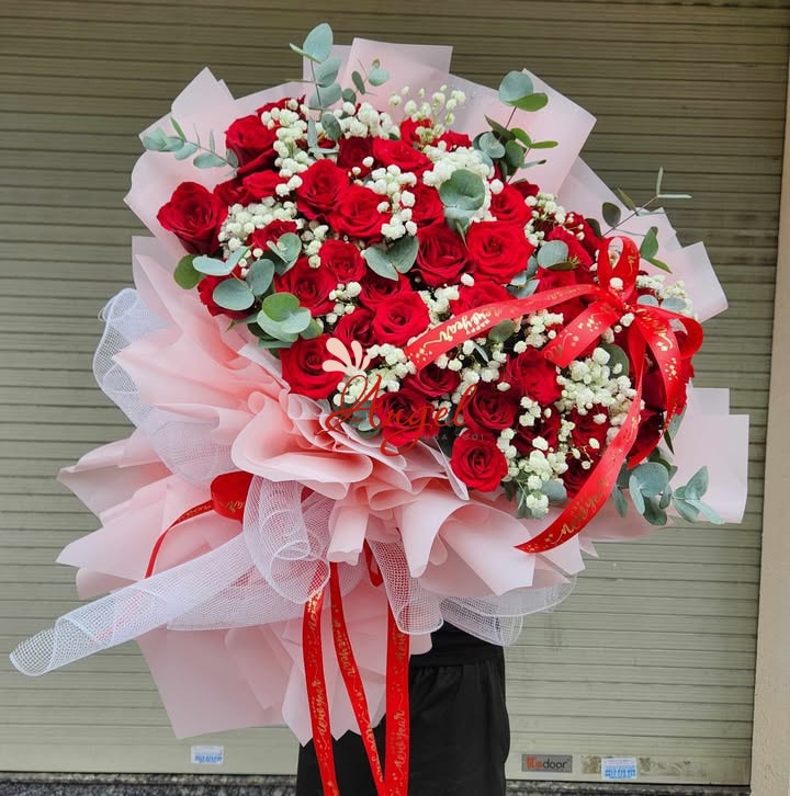 Bó Hoa Hồng Đỏ Khổng Lồ
