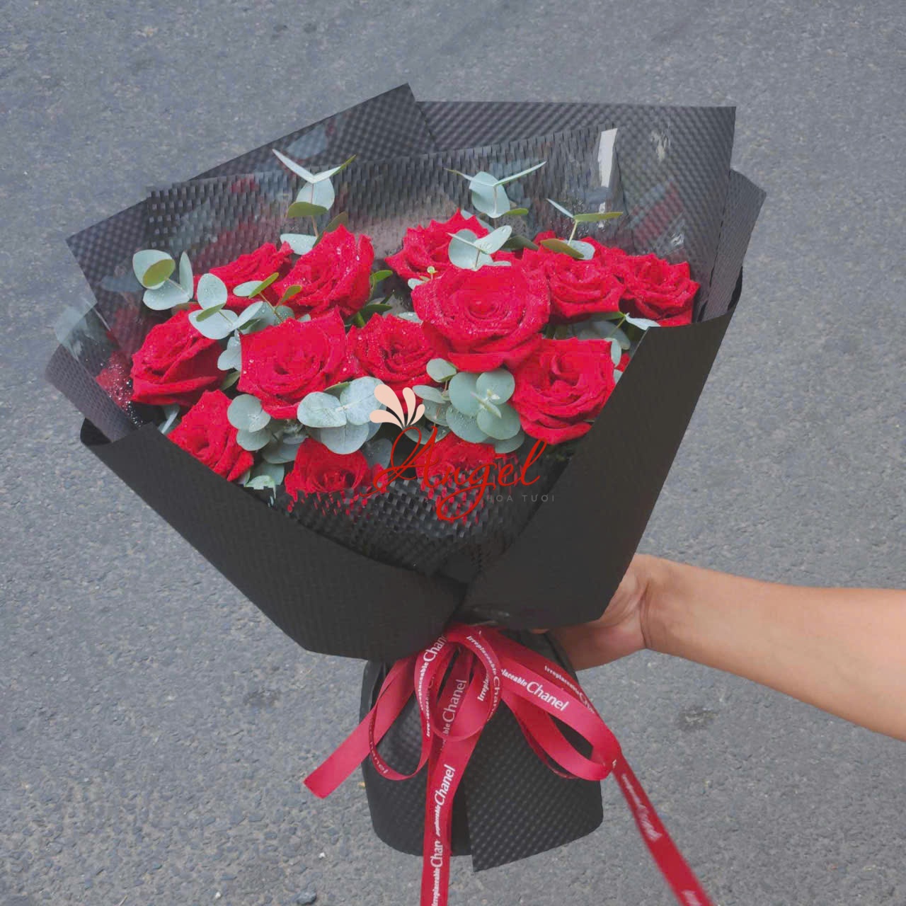 Bó Hoa Hồng Đỏ Tươi – Mẫu Hoa Được Yêu Thích Nhất Hiện Nay
