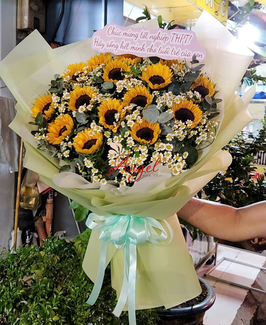 Bó Hoa Hướng Dương Tặng Tốt Nghiệp – Mẫu Hoa Chúc Mừng Ra Trường Đẹp TP.HCM