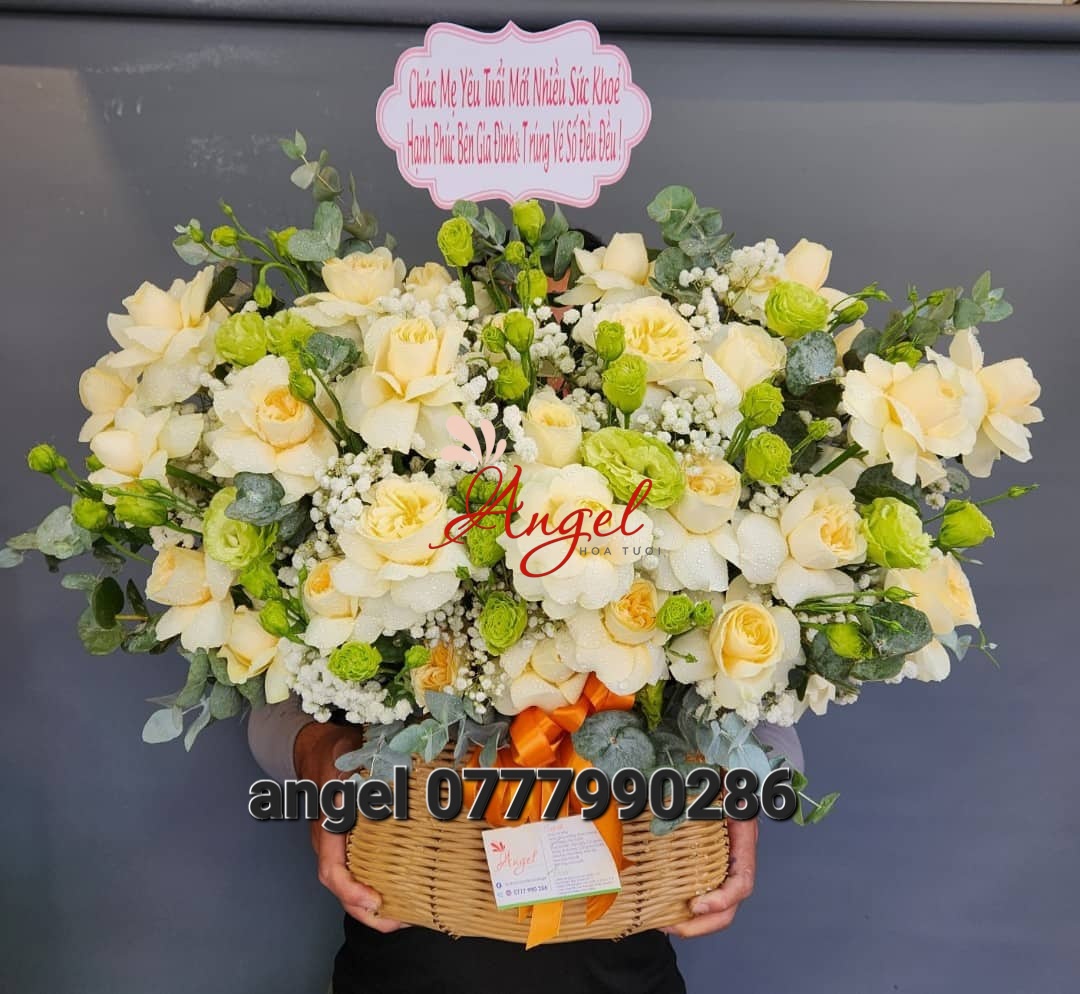 GIỎ HOA HỒNG VÀNG VICTO TẶNG SINH NHẬT 
