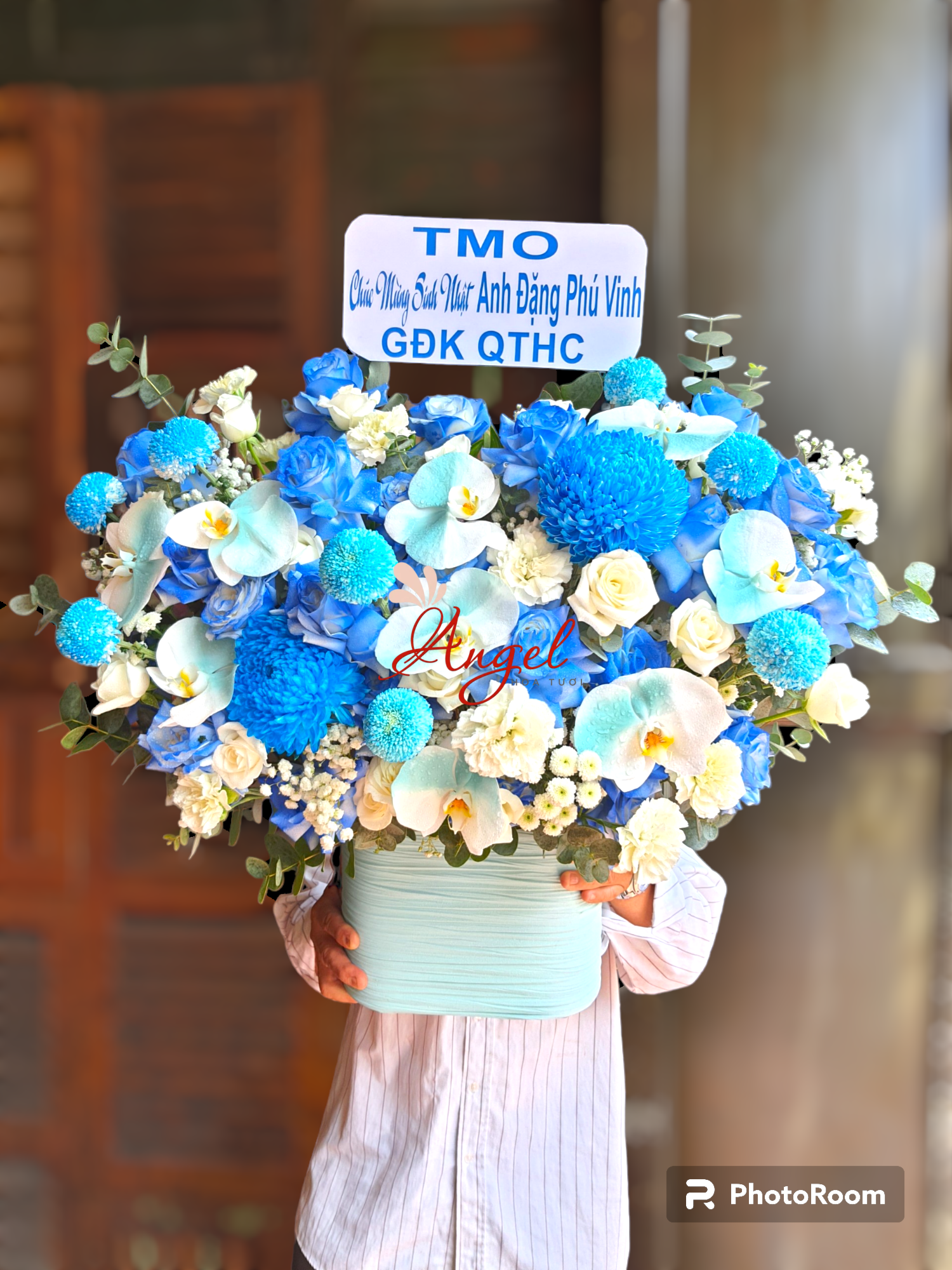HỘP HOA HỒNG XANH CHÚC MỪNG VƯƠN XA