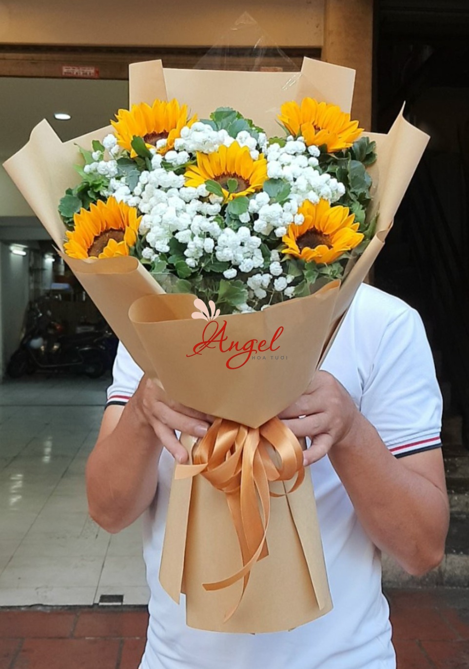 bó hoa hướng  dương  5 bông tặng tốt nghiệp 