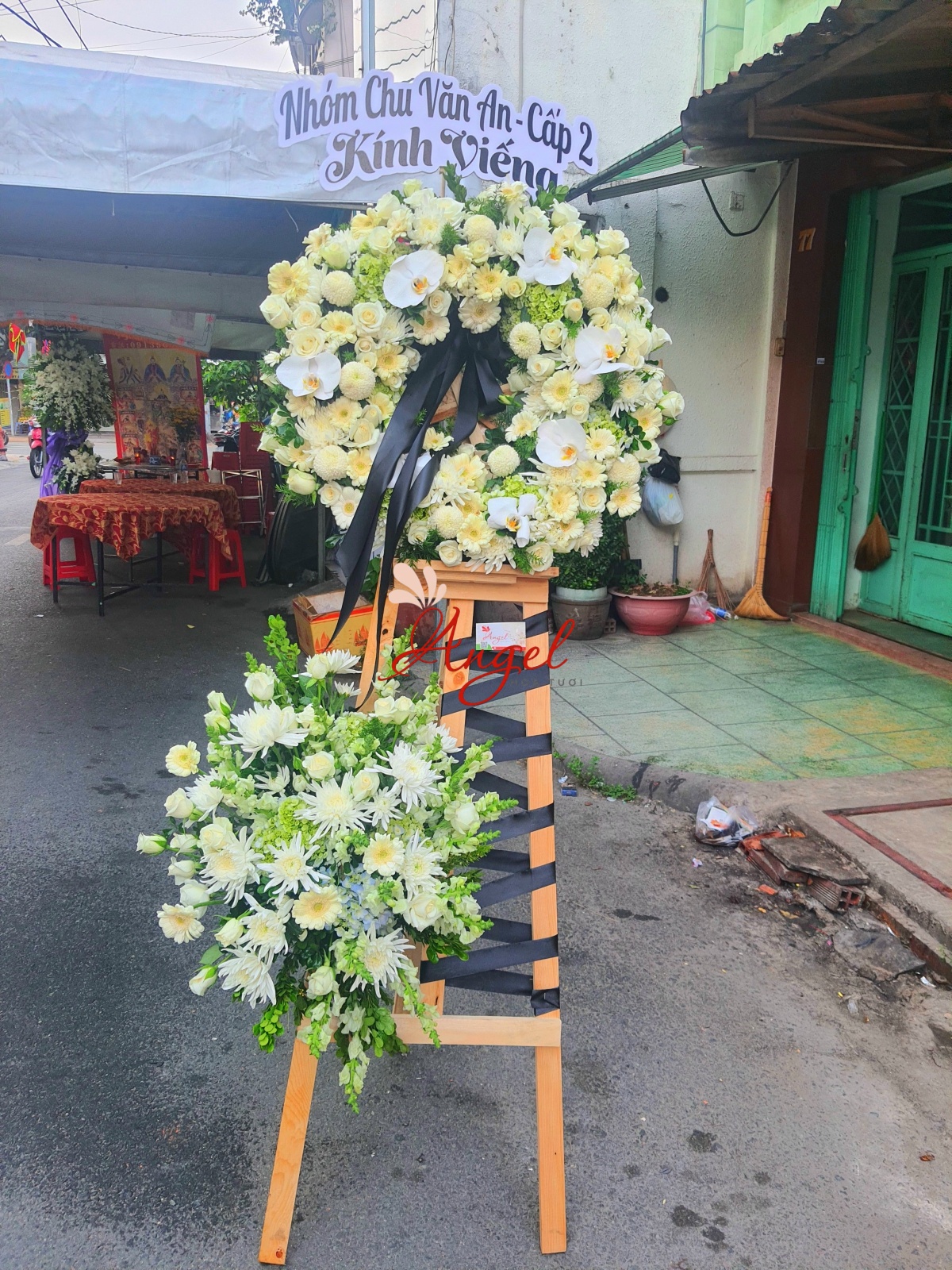 KỆ HOA CHIA BUỒN GIÁ RẺ QUẬN 7 TPHCM