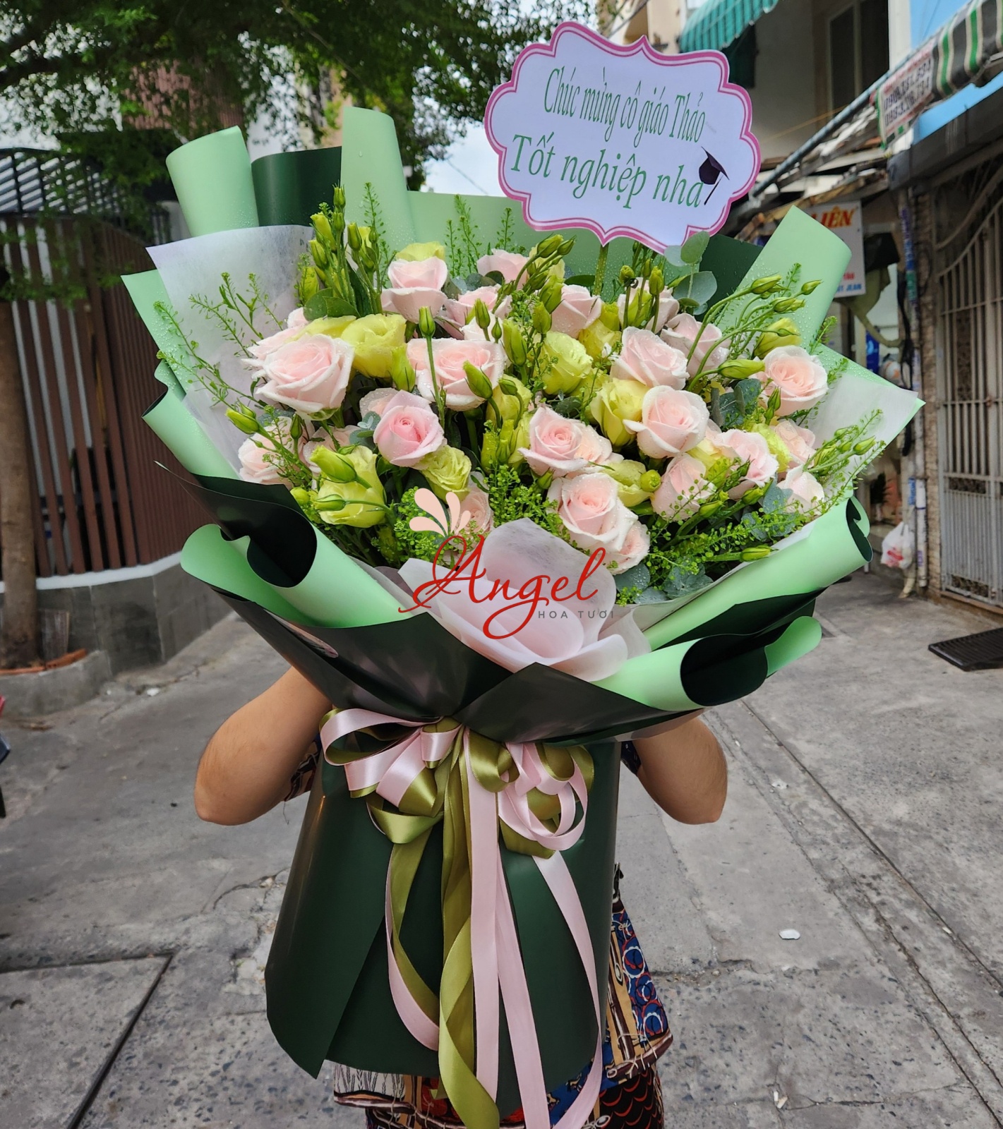 bó hoa  dài tặng hội nghị
