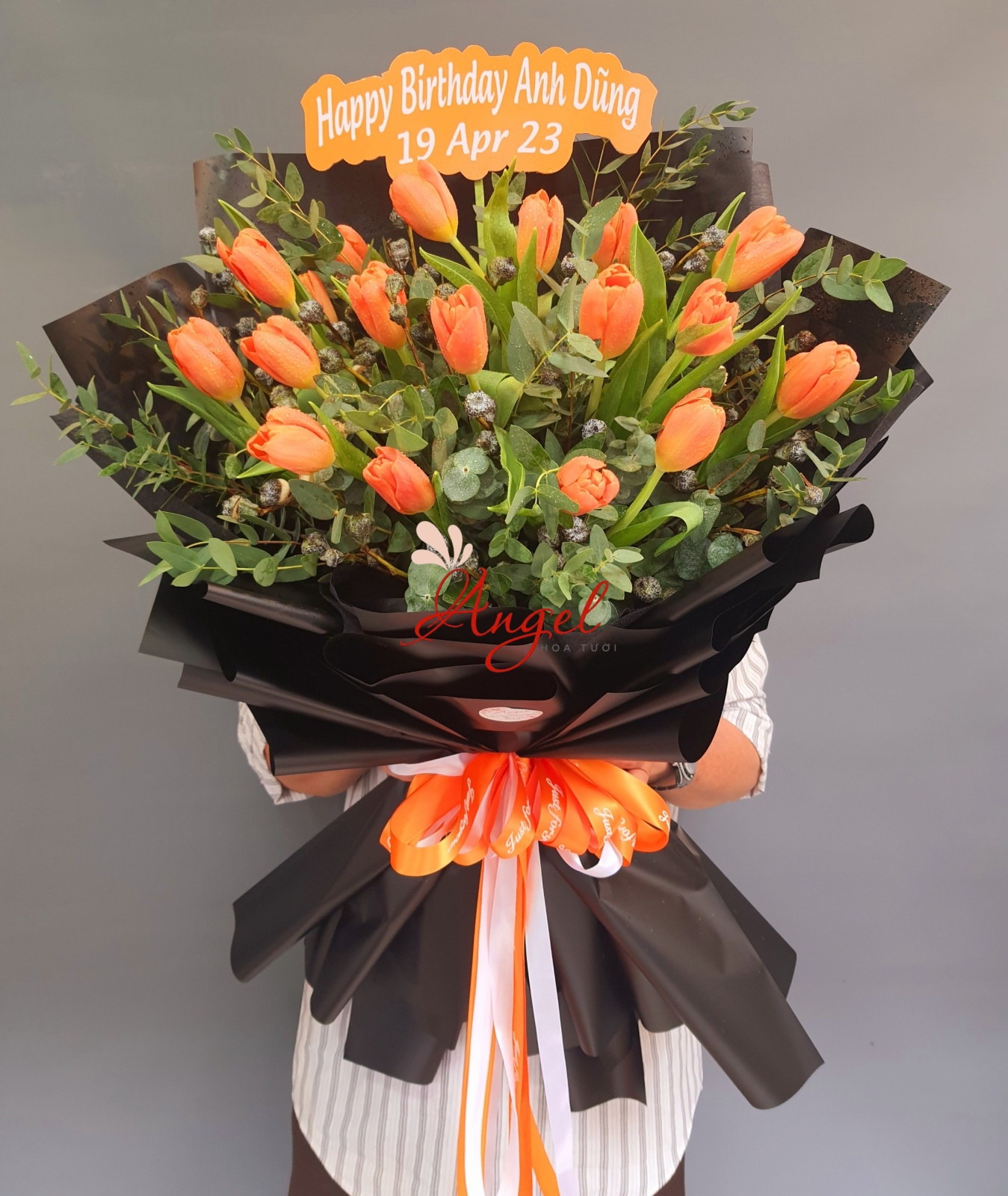 Bó hoa  tulip màu cam rực rỡ 