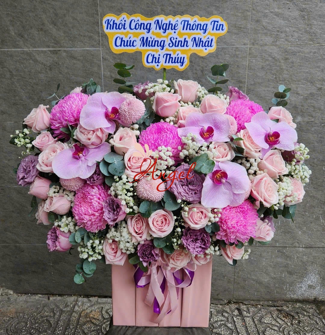 giỏ hoa chúc mừng tông tím
