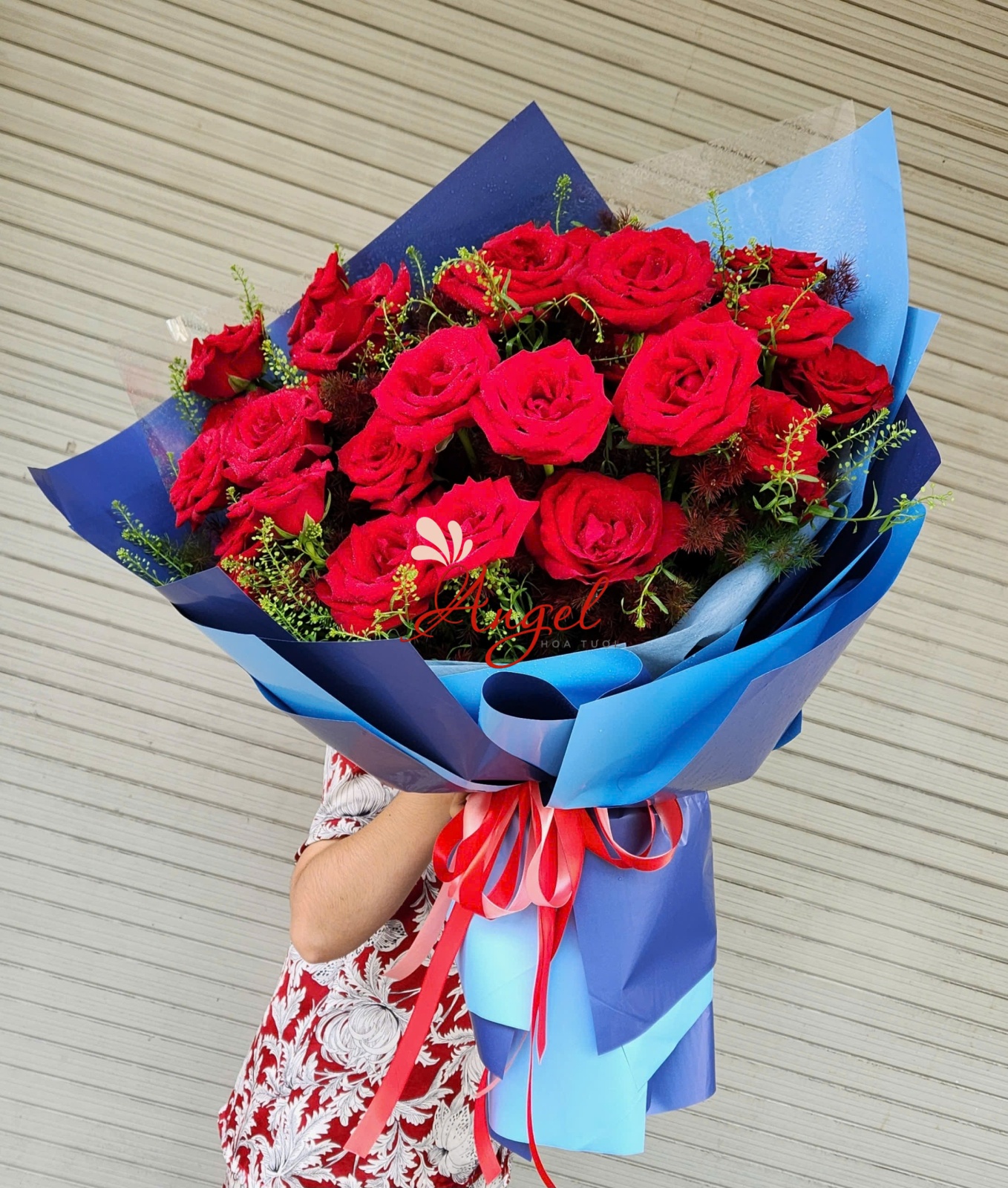 bó hoa hồng đỏ tặng người yêu