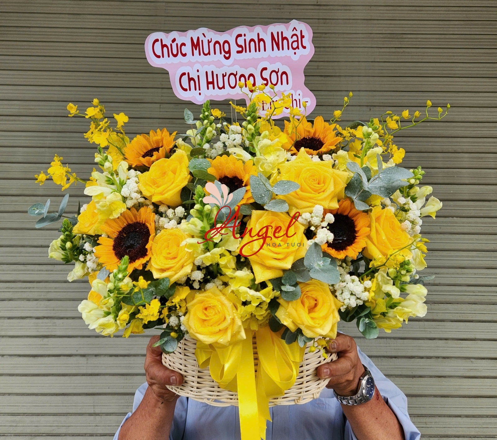 Lẵng hoa hướng dương tone vàng  – Biểu tượng may mắn khai trương